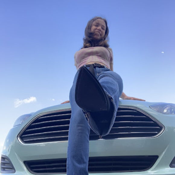 Meet your Posher, Lynn - Picture 1 of 1